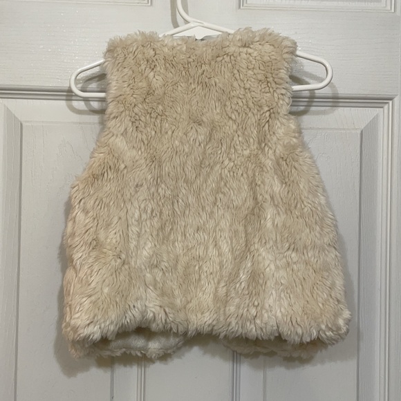Girl’s furry vest by Jessica Simpson - Picture 4 of 5